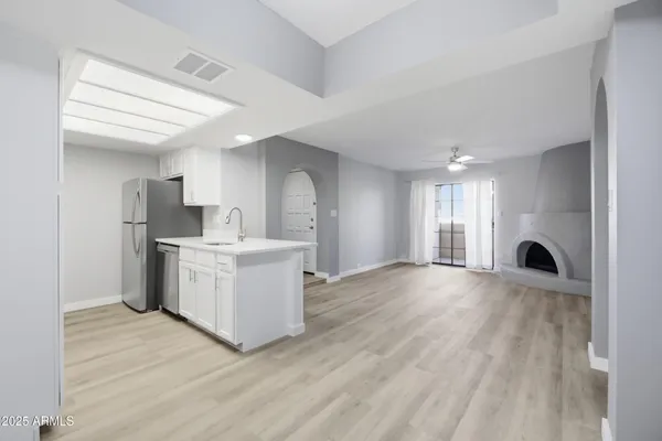a view of empty room with washer and dryer