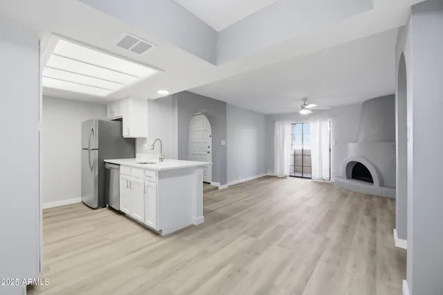 a view of empty room with washer and dryer