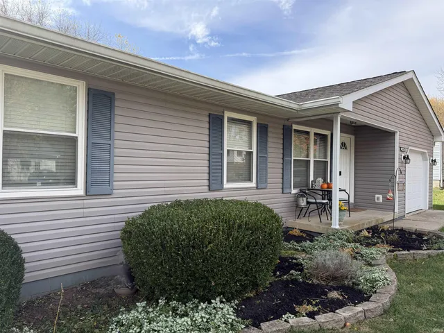 $239,900 | 340 West Iroquois Drive, Ellettsville, IN 47429