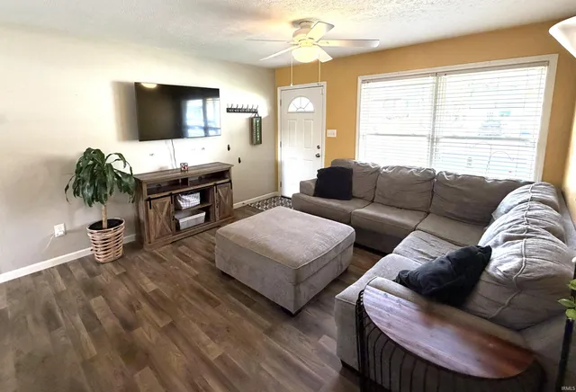 $239,900 | 340 West Iroquois Drive, Ellettsville, IN 47429