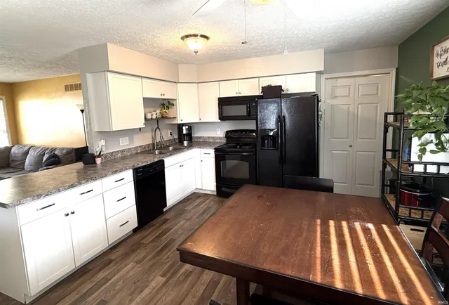 $239,900 | 340 West Iroquois Drive, Ellettsville, IN 47429