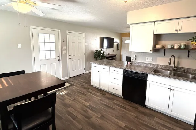 $239,900 | 340 West Iroquois Drive, Ellettsville, IN 47429