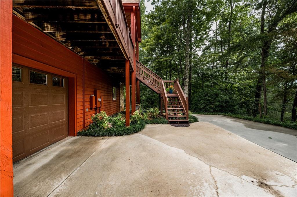 15 Alm Strasse Helen, GA 30545 - Photo 4 of 71 a view of a backyard