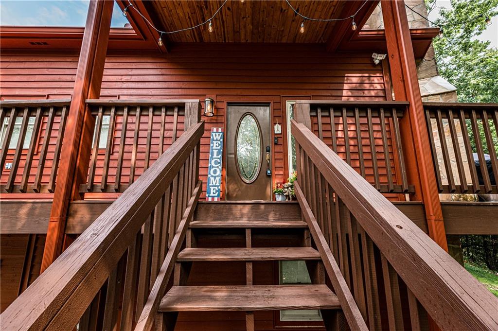 15 Alm Strasse Helen, GA 30545 - Photo 5 of 71 a view of entryway with wooden floor