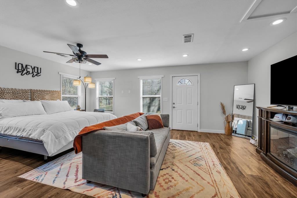 1835 Ft Graham Road Waco, TX 76705 - Photo 22 of 40 a bedroom with a bed and a flat screen tv