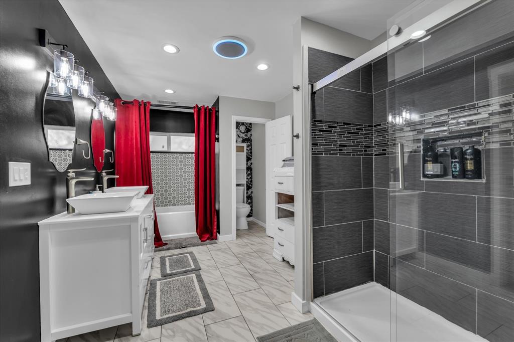 1835 Ft Graham Road Waco, TX 76705 - Photo 25 of 40 a bathroom with a toilet a sink and shower