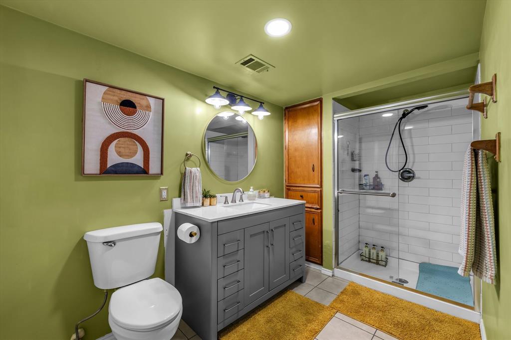 1835 Ft Graham Road Waco, TX 76705 - Photo 28 of 40 a bathroom with a toilet sink vanity granite shower and mirror