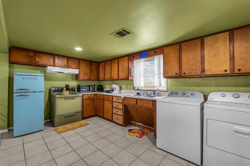 1835 Ft Graham Road Waco, TX 76705 - Photo 31 of 40 a kitchen with a refrigerator and a stove top oven