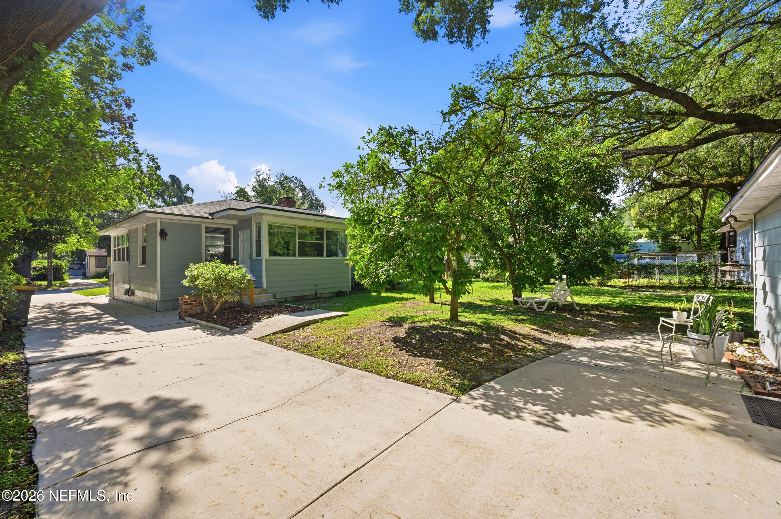 1732 Planters Road Jacksonville, FL 32207 - Photo 27 of 30 Driveway