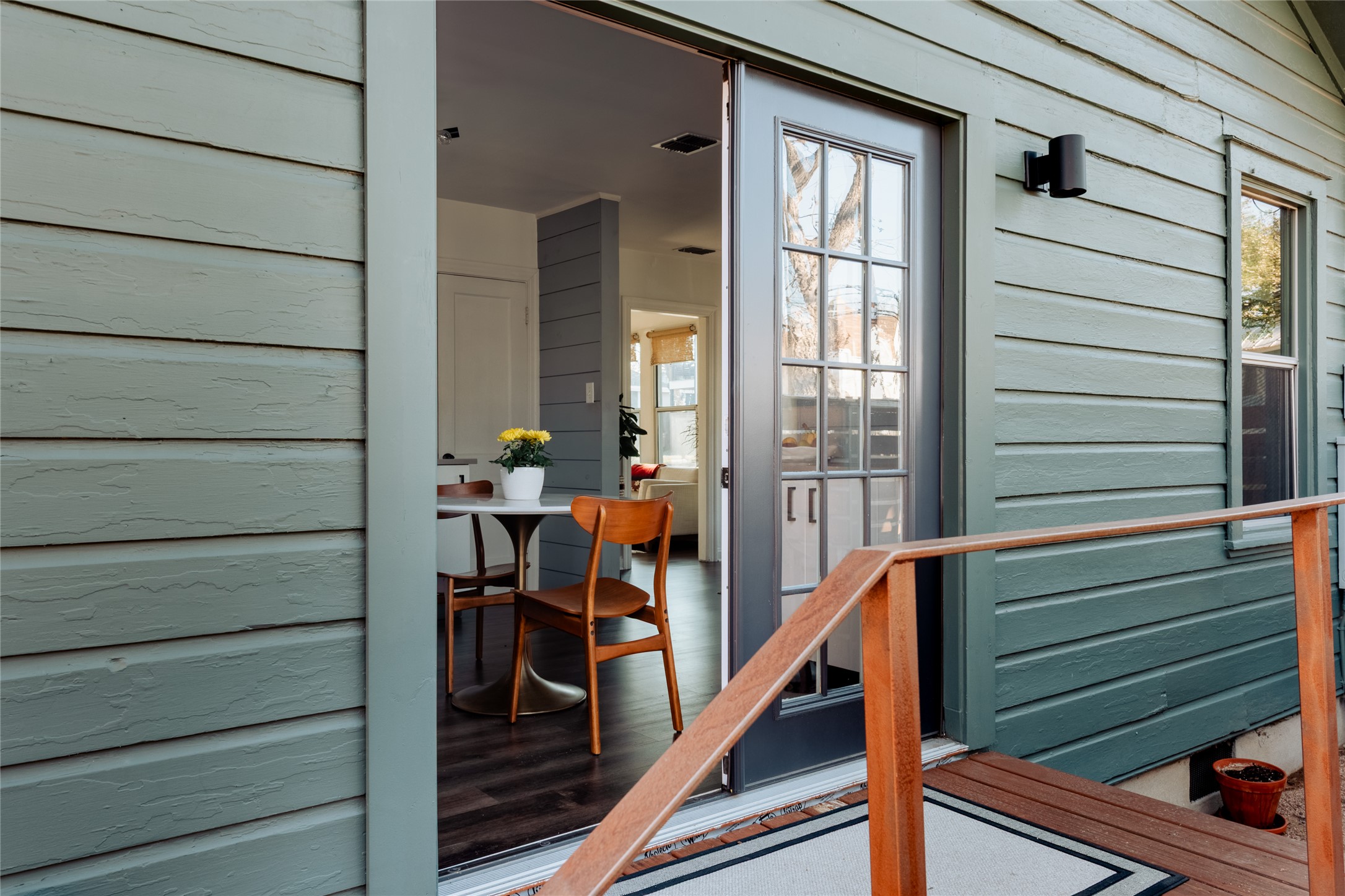 206 West Milton Street, Unit B Austin, TX 78704 - Photo 23 of 27 Additional small patio off Kitchen