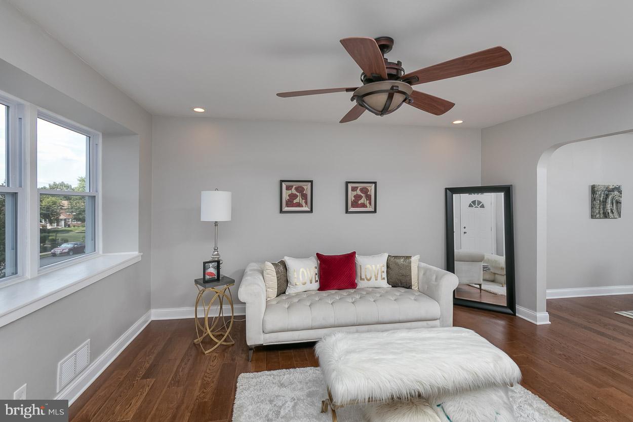 1210 Gleneagle Road Baltimore, MD 21239 - Photo 1 of 25 Living Room