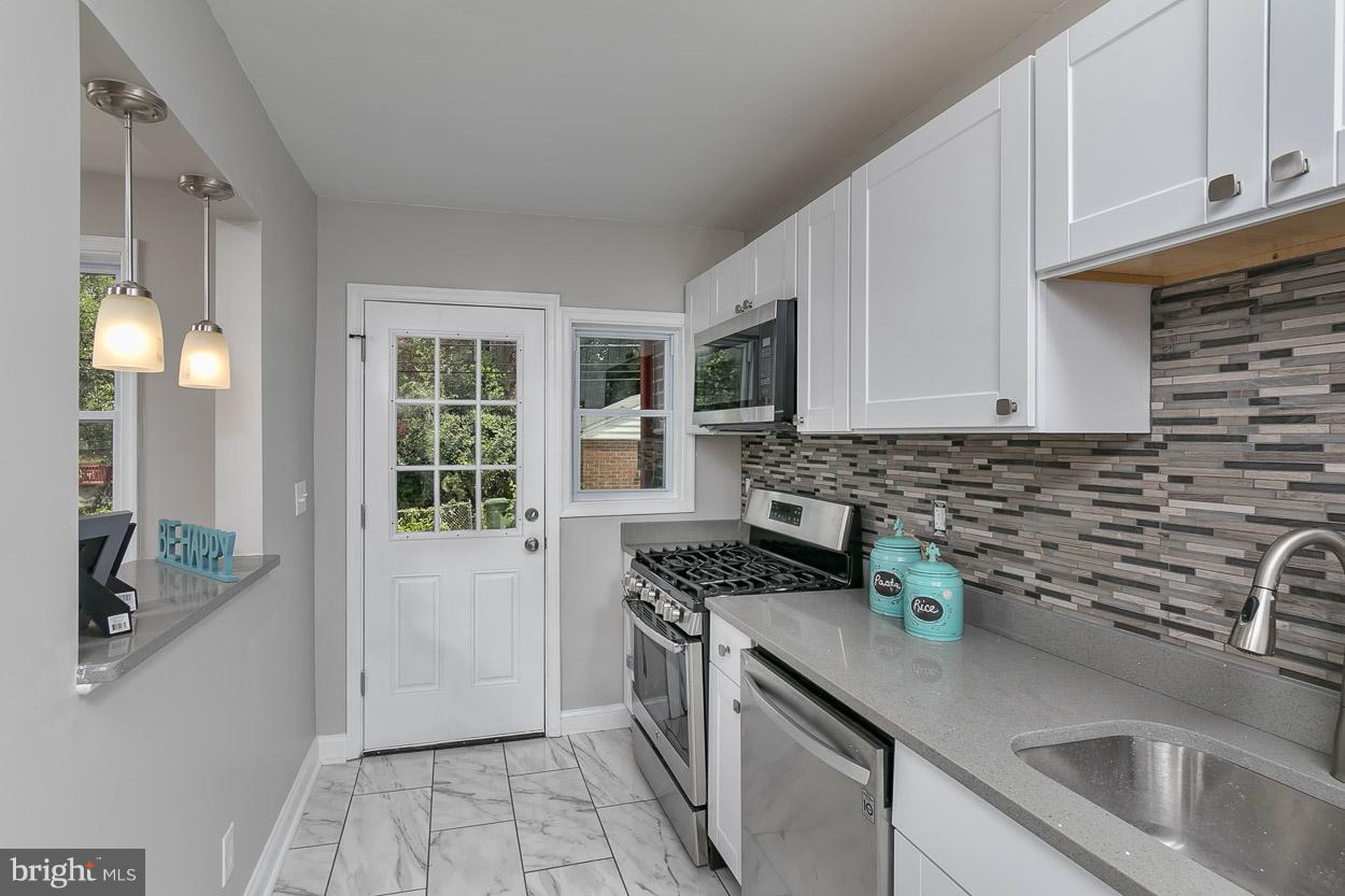 1210 Gleneagle Road Baltimore, MD 21239 - Photo 2 of 25 Kitchen