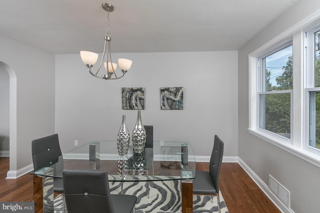1210 Gleneagle Road Baltimore, MD 21239 - Photo 5 of 25 Dining Room