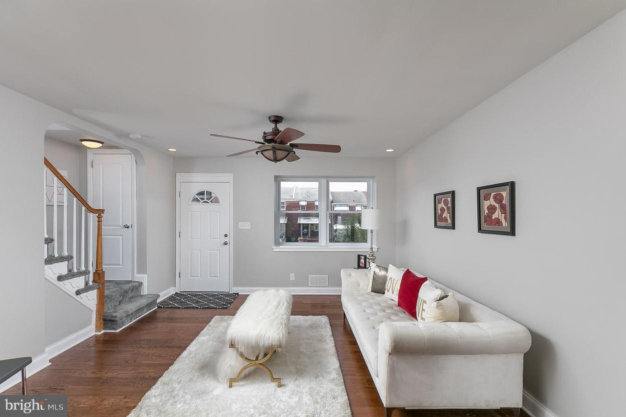 1210 Gleneagle Road Baltimore, MD 21239 - Photo 7 of 25 Living Room