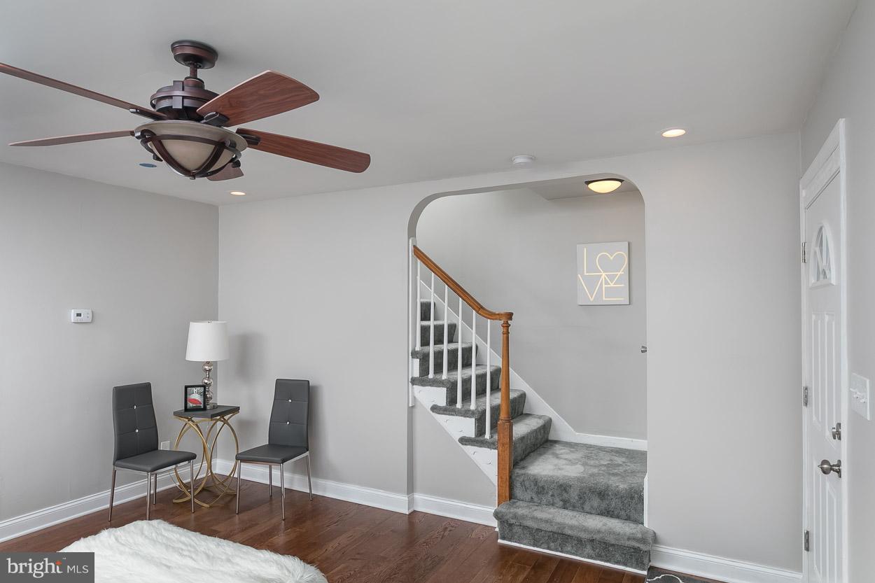 1210 Gleneagle Road Baltimore, MD 21239 - Photo 9 of 25 Living Room