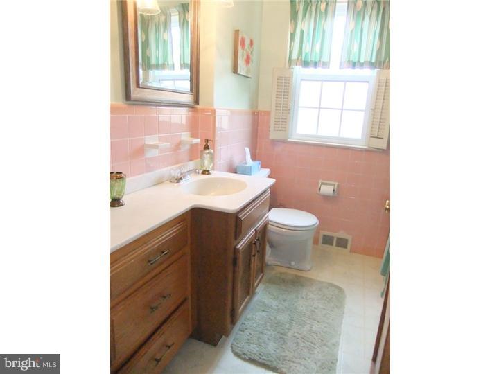 2 Locust Road Morton, PA 19070 - Photo 8 of 22