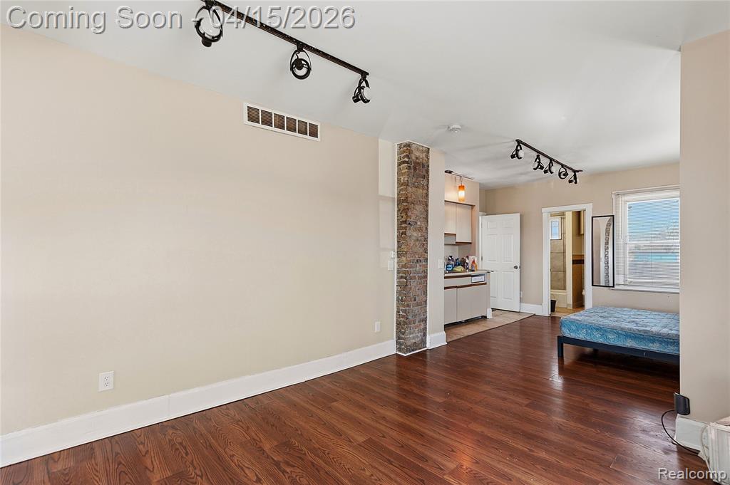 11429 East 8 Mile Road Warren, MI 48089 - Photo 4 of 23