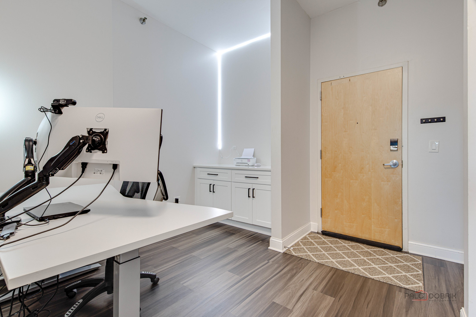 1600 South Indiana Avenue, Unit 803 Chicago, IL 60616 - Photo 4 of 24 a view of a room with gym equipment