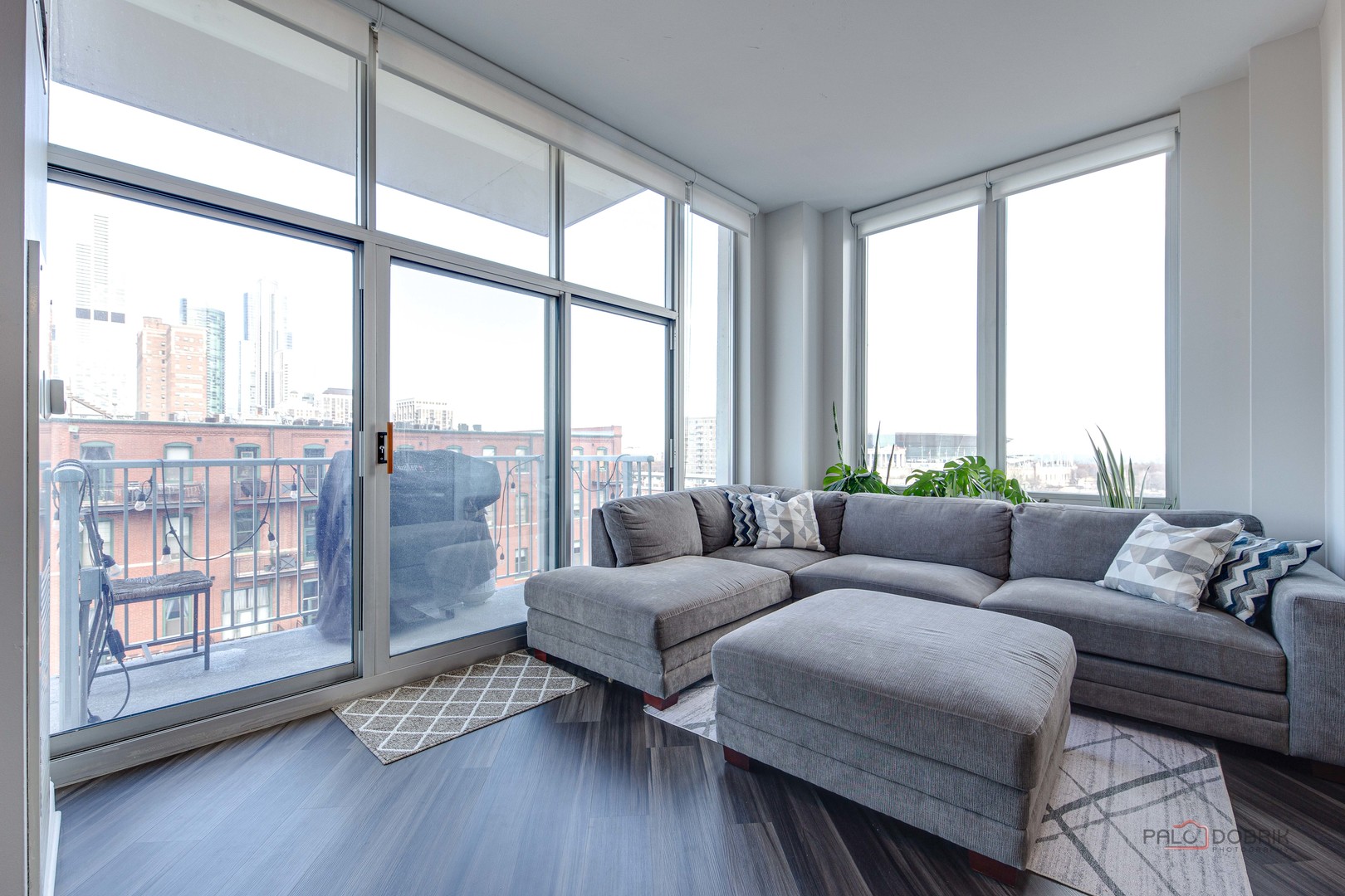 1600 South Indiana Avenue, Unit 803 Chicago, IL 60616 - Photo 9 of 24 a living room with furniture and a large window