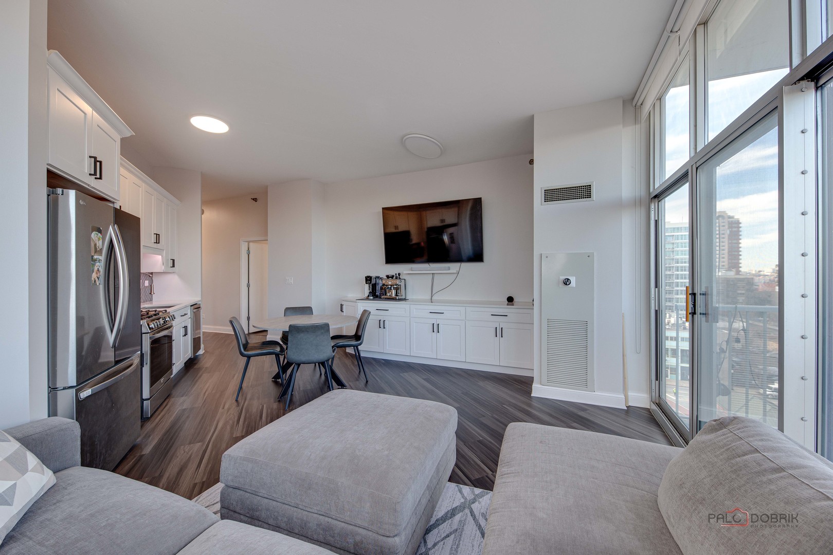 1600 South Indiana Avenue, Unit 803 Chicago, IL 60616 - Photo 10 of 24 a living room with furniture and a flat screen tv