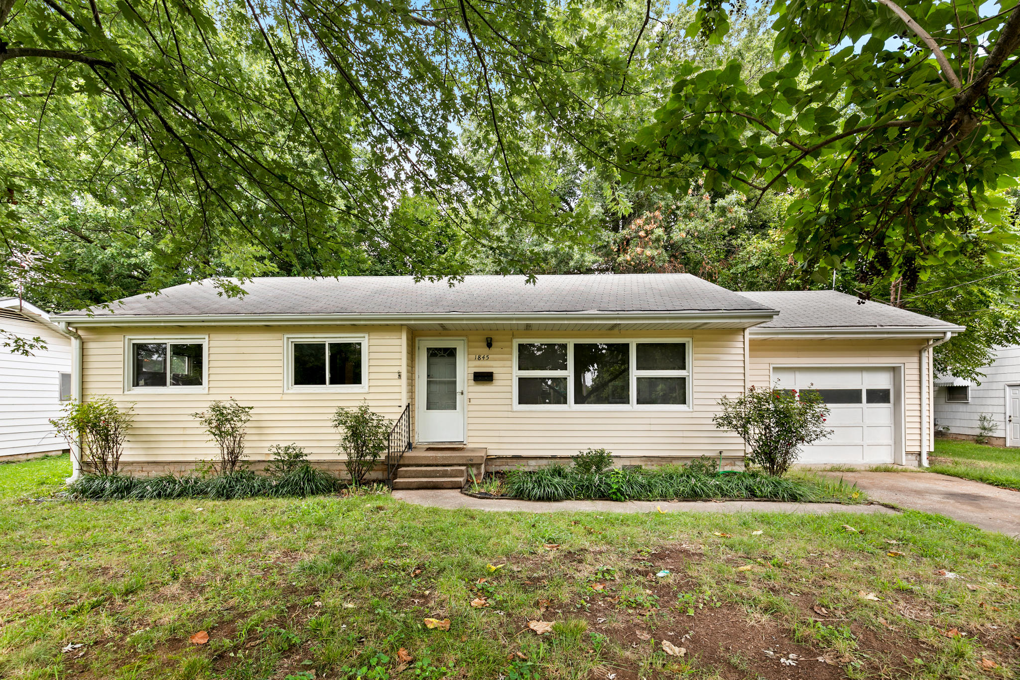 1845 East Page Street Springfield, MO 65802 - Photo 1 of 1 RE_1845EPage-1