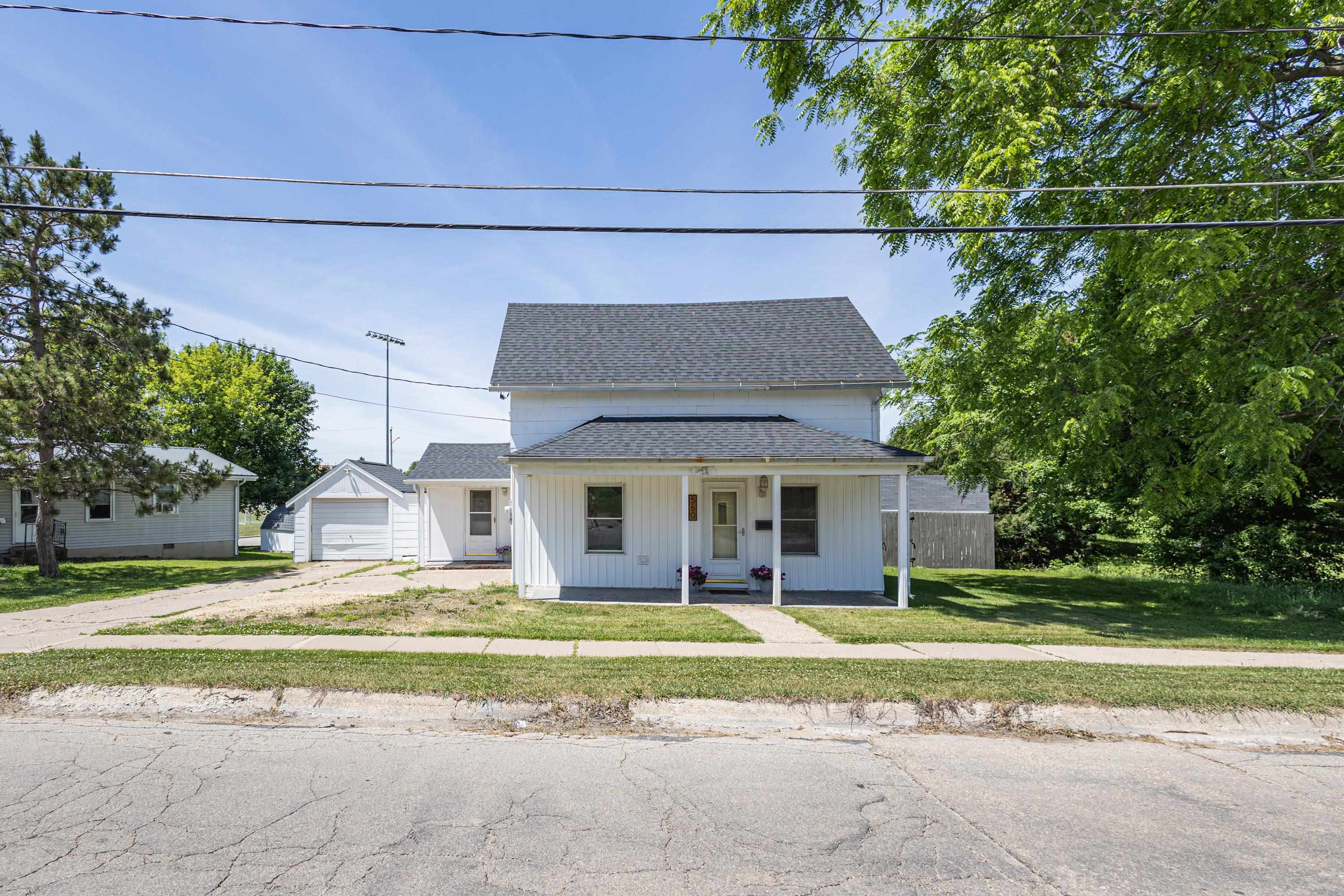 560 Southwest Sw Platteville, WI 53818 - Photo 2 of 29