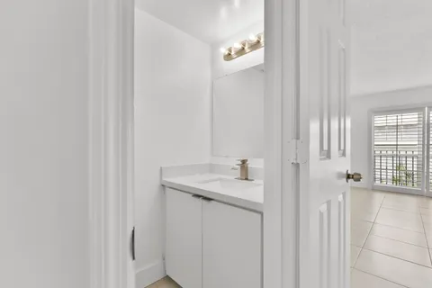 $735,000 | 1194 Hillsboro Mile, Unit 72, Hillsboro Beach, FL 33064