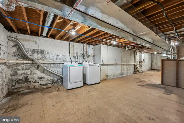a view of a garage