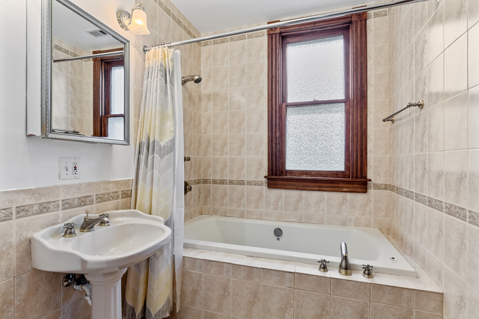 1333 Church Street Evanston, IL 60201 - Photo 24 of 32 a bathroom with a sink a mirror and a bathtub