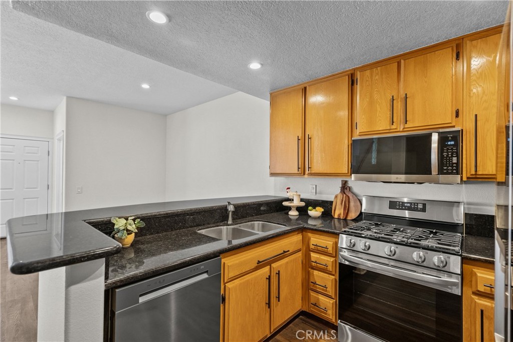 25511 Schubert Circle, Unit 142B Stevenson Ranch, CA 91381 - Photo 11 of 47