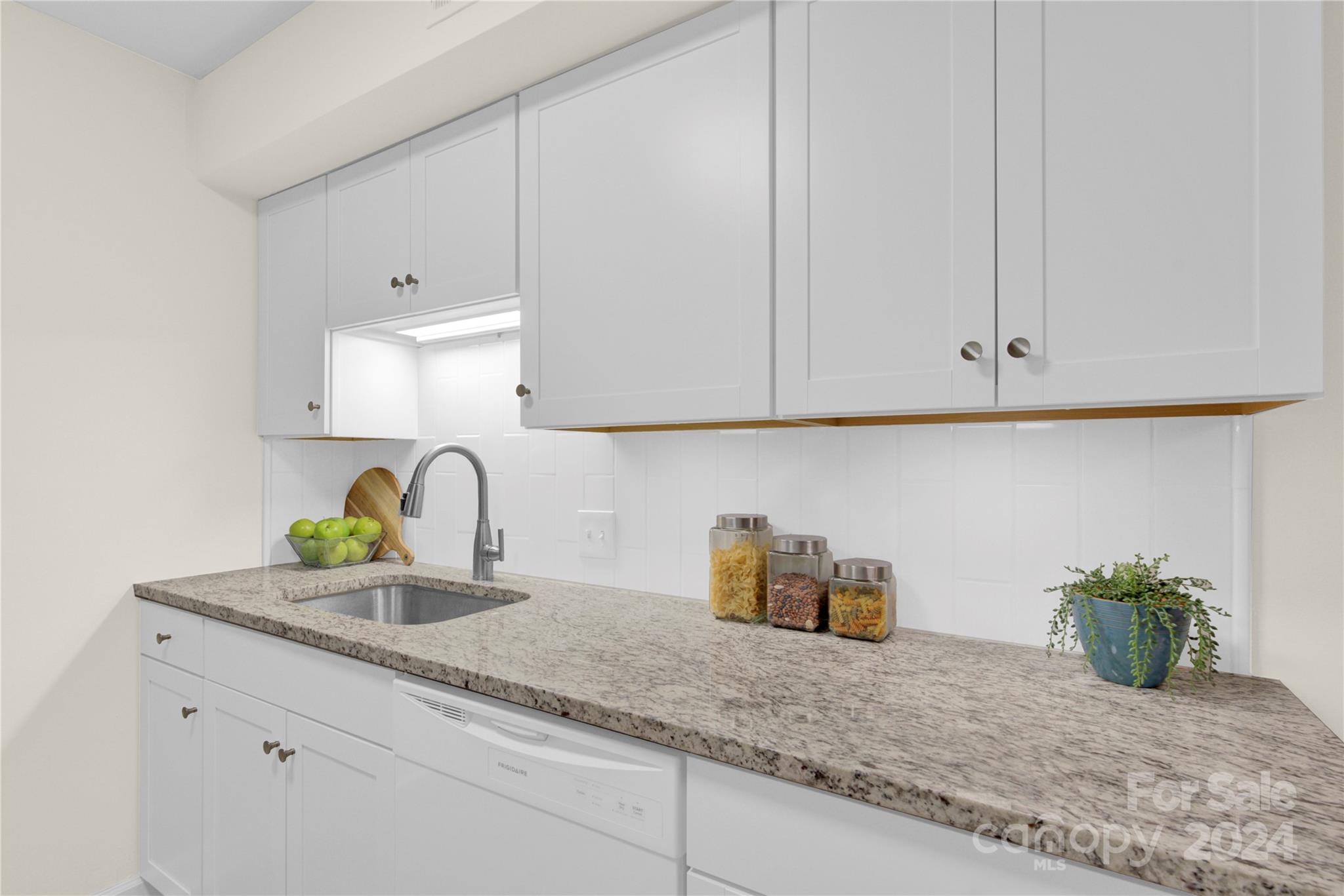 400 Queens Road, Unit B1 Charlotte, NC 28207 - Photo 17 of 27 Gallery Image 17