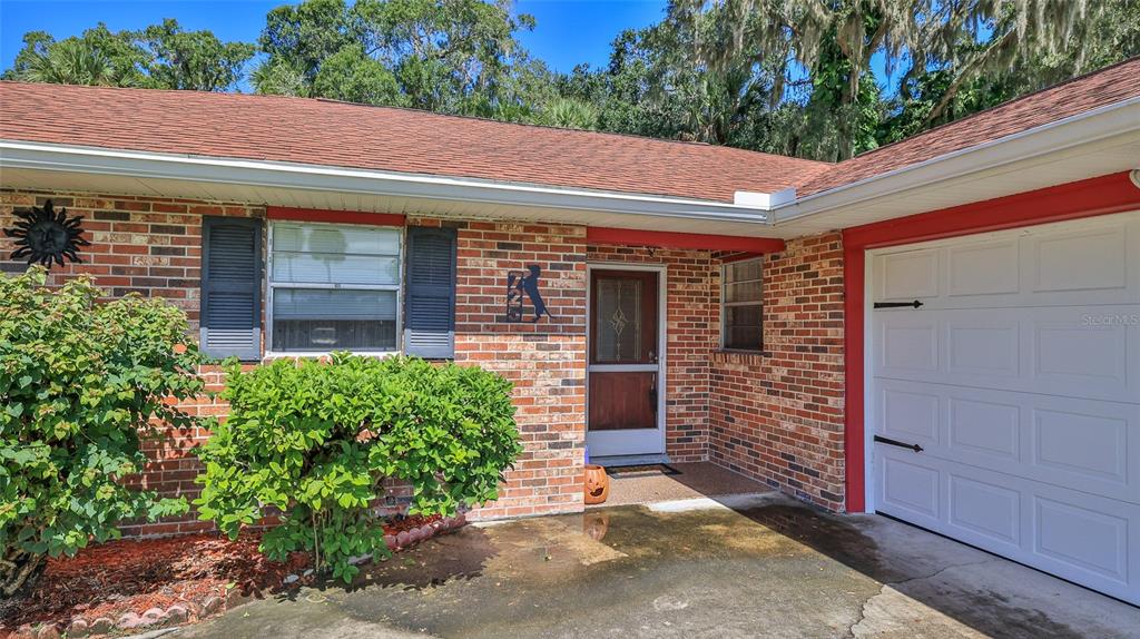 725 Green Road New Smyrna Beach, FL 32168 - Photo 2 of 40 a front view of a house with garden