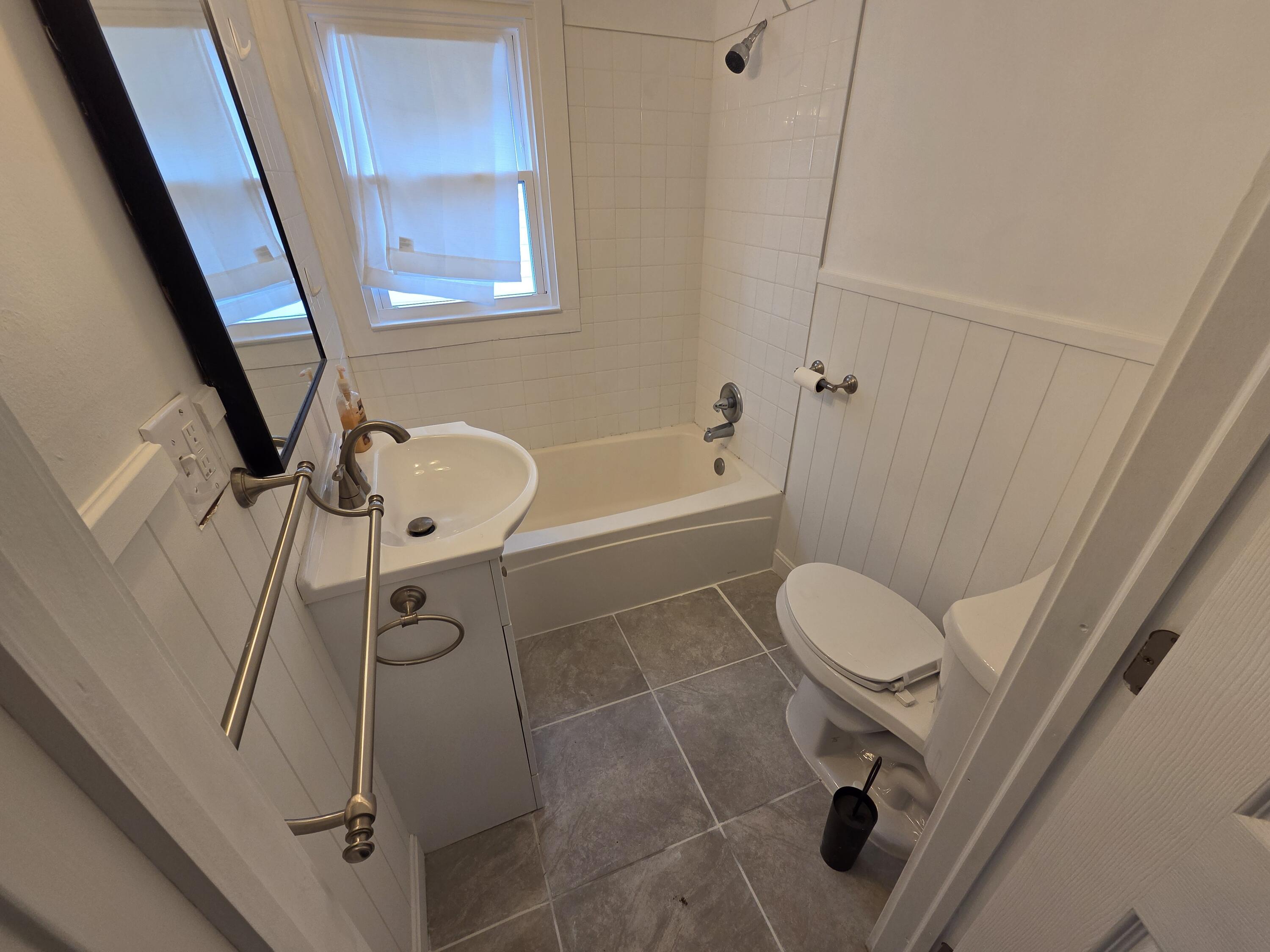 35 Webber Avenue Lewiston, ME 04240 - Photo 9 of 24 20260514_100744