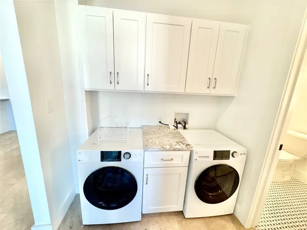 $3,350 | 2102 Mechanic Street, Unit 304, Galveston, TX 77550