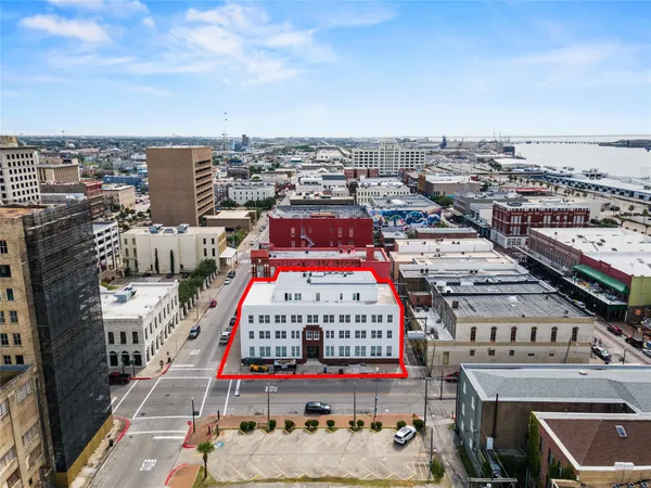 $3,350 | 2102 Mechanic Street, Unit 304, Galveston, TX 77550
