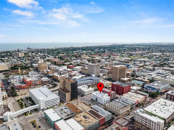 $3,350 | 2102 Mechanic Street, Unit 304, Galveston, TX 77550