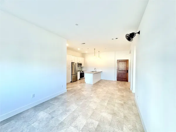 $3,350 | 2102 Mechanic Street, Unit 304, Galveston, TX 77550