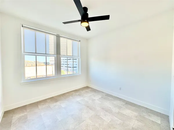 $3,350 | 2102 Mechanic Street, Unit 304, Galveston, TX 77550