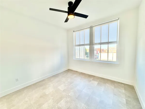 $3,350 | 2102 Mechanic Street, Unit 304, Galveston, TX 77550