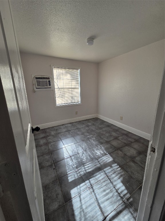 302 71st Street, Unit 3 Houston, TX 77011 - Photo 4 of 8 a view of an empty room and a window