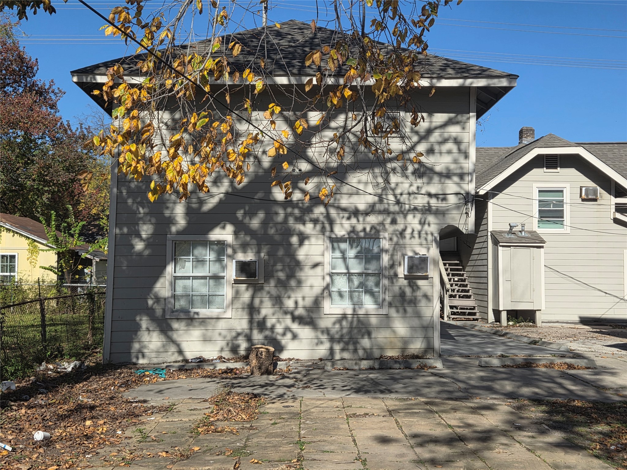 302 71st Street, Unit 3 Houston, TX 77011 - Photo 7 of 8 a front view of a house