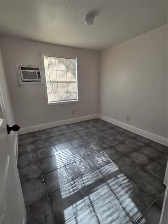 $849 | 302 71st Street, Unit 3, Houston, TX 77011