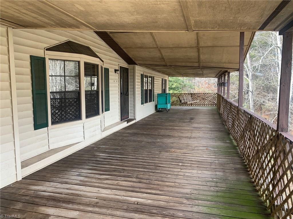 276 Holly Ridge Road West Jefferson, NC 28694 - Photo 5 of 25 Gallery Image 5
