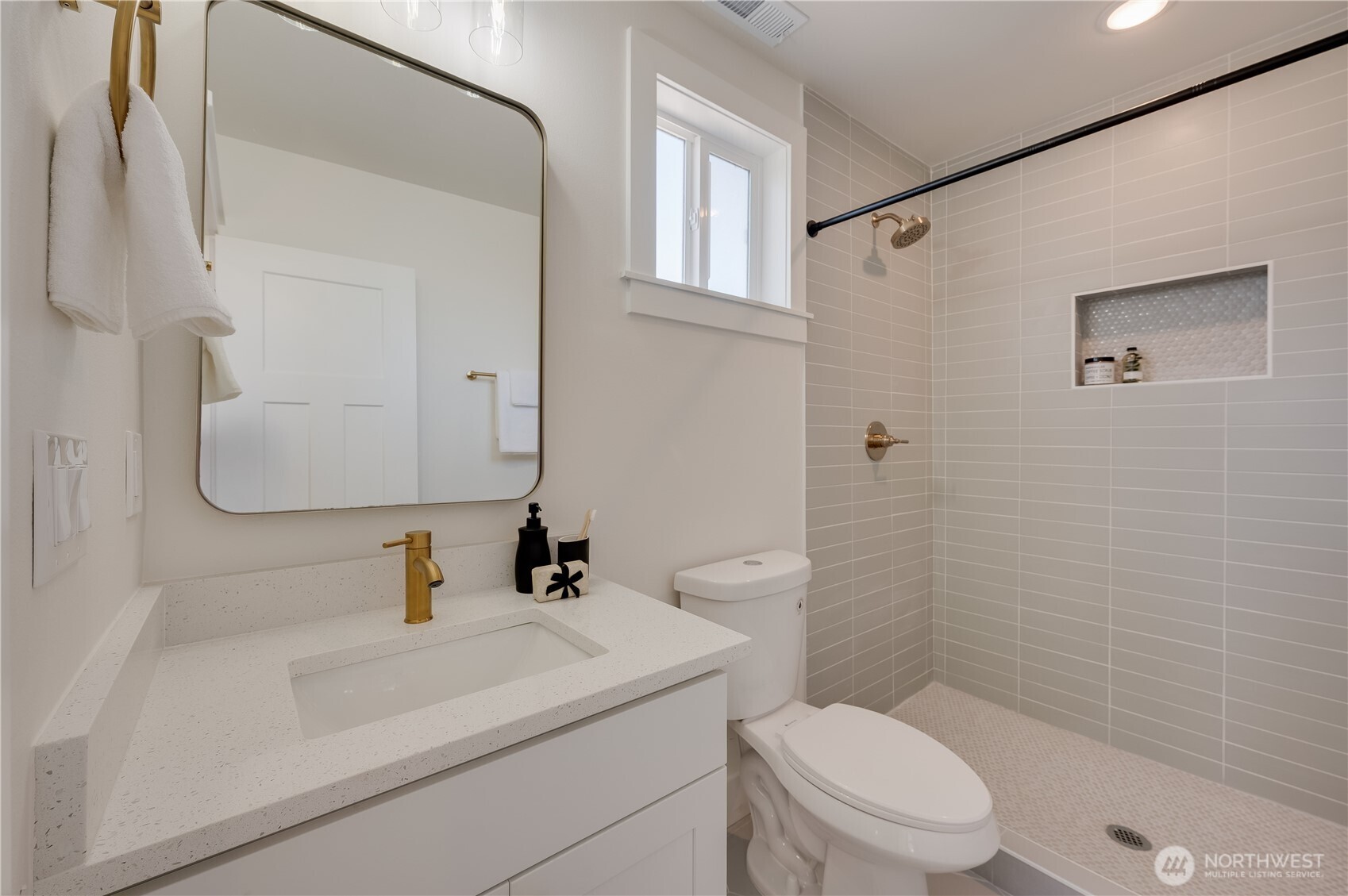 4510 Southwest Juneau Street Seattle, WA 98136 - Photo 11 of 33 Gallery Image 11