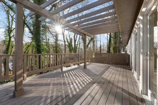 $1,095,000 | 27 Valley Avenue, Locust Valley, NY 11560