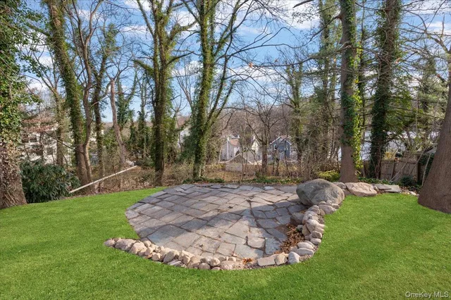 $1,095,000 | 27 Valley Avenue, Locust Valley, NY 11560