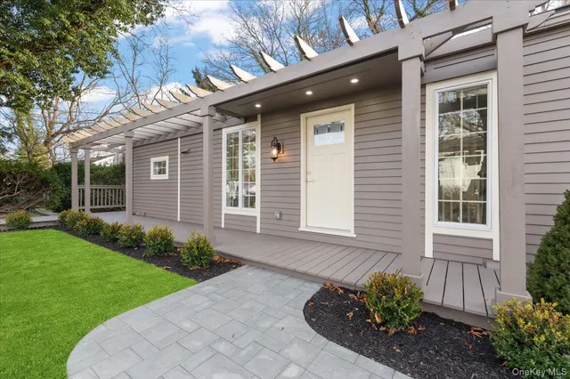 $1,095,000 | 27 Valley Avenue, Locust Valley, NY 11560