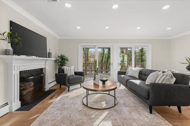 $1,095,000 | 27 Valley Avenue, Locust Valley, NY 11560