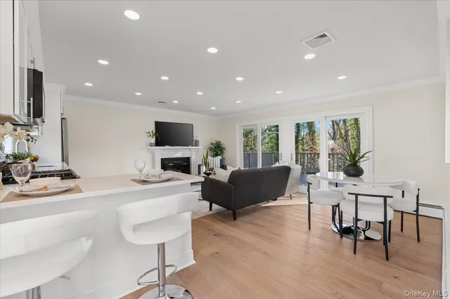 $1,095,000 | 27 Valley Avenue, Locust Valley, NY 11560