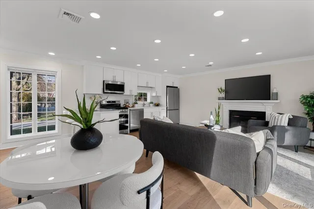 $1,095,000 | 27 Valley Avenue, Locust Valley, NY 11560